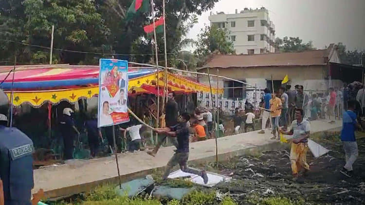 সন্ত্রাসীদের হামলা