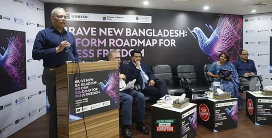 সাংবাদিকদের বিরুদ্ধে হত্যা মামলা